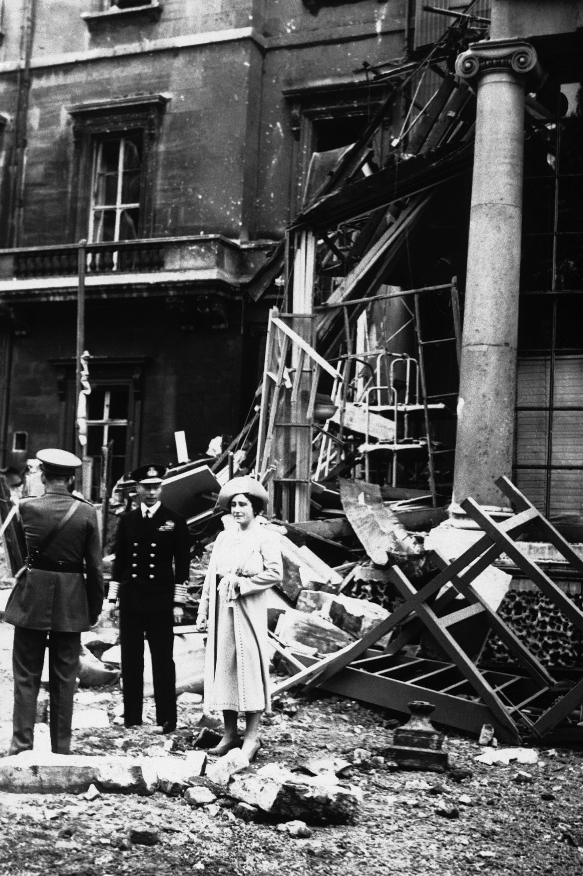 Sept. 13, 1940: German bombs hit Buckingham Palace